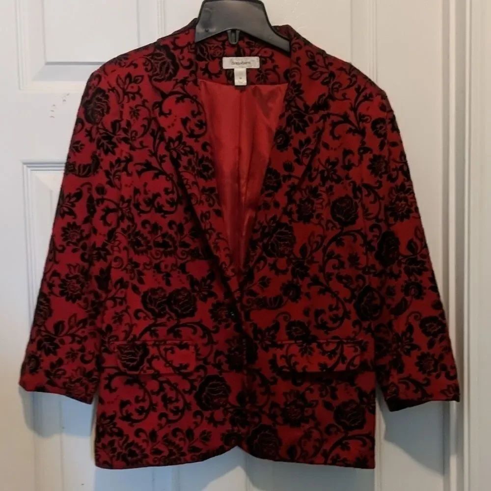 Dressbarn red and black  blazer 
NWOT
Sz M